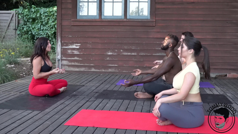 Tommy Wood XXX: Orgie échangiste sexy, quatuor de yoga flexible avec trukait et déesse...