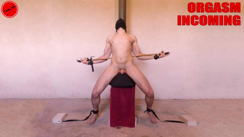Tommy_1995: Zurückhaltende Sybian-prostata-stimulation mehrere orgasmen