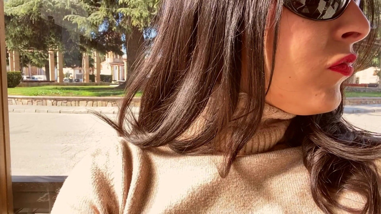Luzyann: Squirt risqué dans la nature