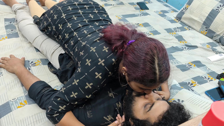 Vaigavarun45: Meisje zoenen jongen en verleid jongen met hete romantiek
