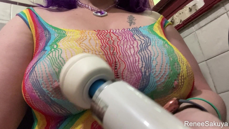 Renee Sakuya: 虹のボディスーツ日立乳首と猫、クイック射精