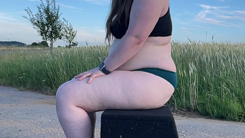 BeachBallsDuo: 10 sehr weiche gummikugeln wurden agressiv zerquetscht! Bigbootylucy und drache...