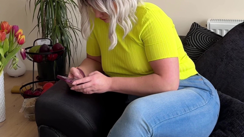 Emma Voyeur: Змочуючи мої джинси після фальшивого дурного відео