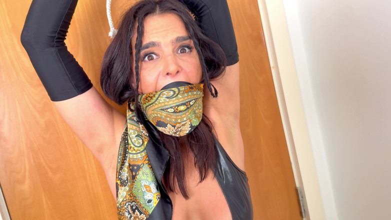 Latina Fetish: Superlatina sneared thetreasure trap (4k)