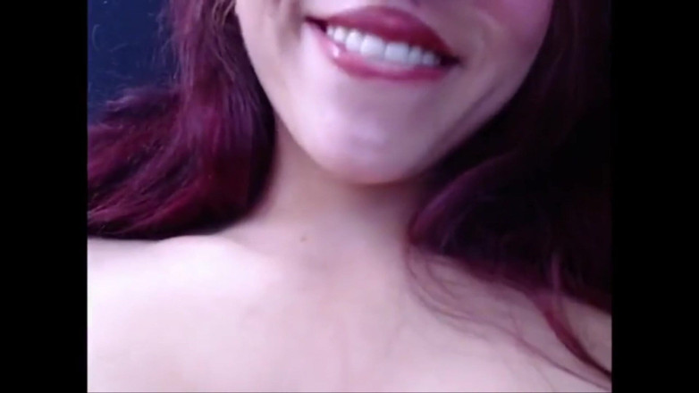 Elisabeth Garban: Latina webcammodel toont poesje speciaal
