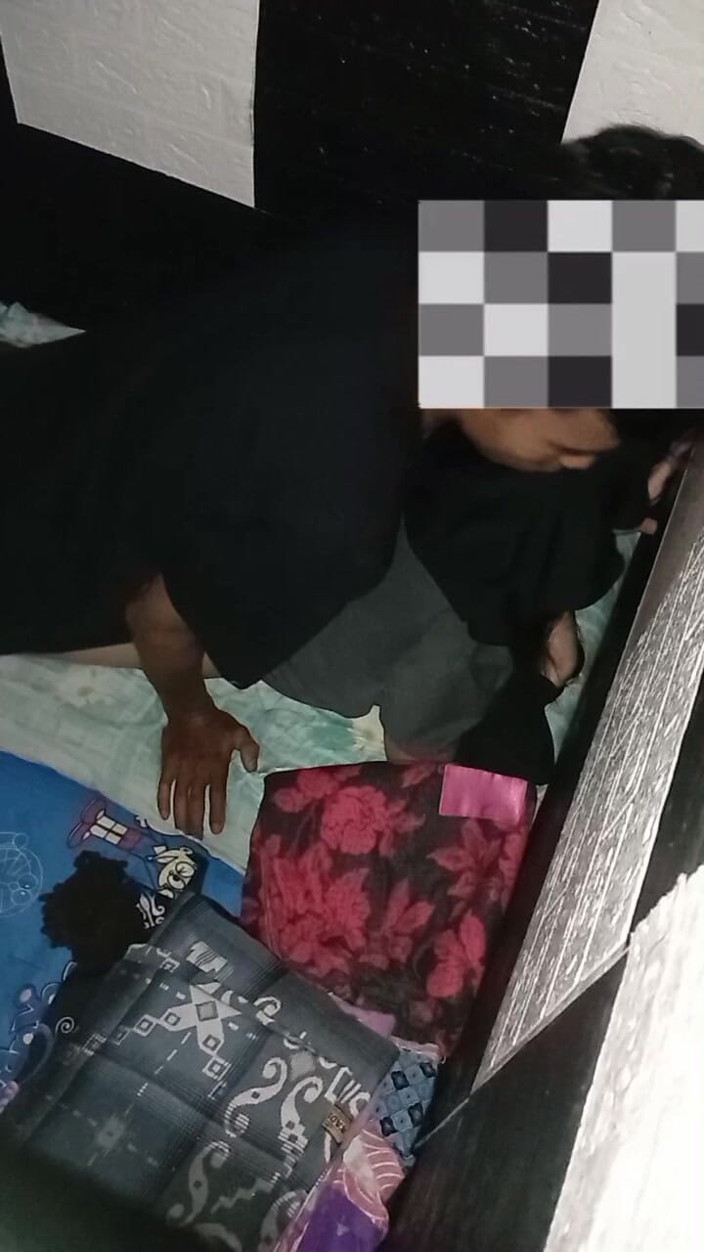 Famly sex: El culo de una mujer asiática hijab ella grita y...