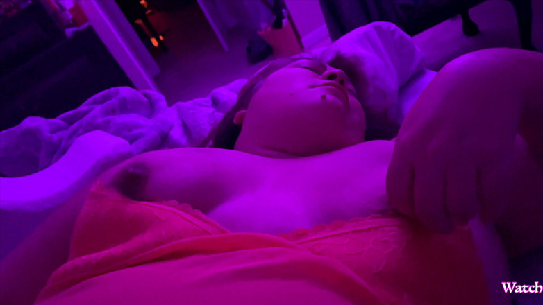 Namora Minx: Asian BBW playing with her pussy