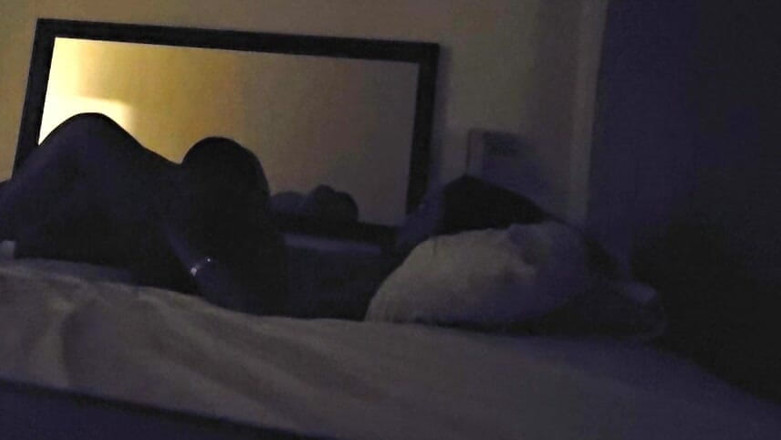 Afrocouple: Fickt hart, stöhnt und schreit viel in geringem licht