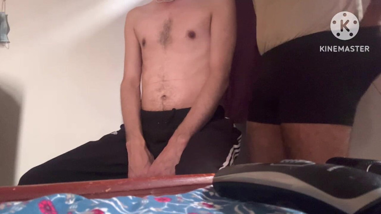 Desi__Panda: Barbiere gay indiano tiene il mio grosso cazzo mostruoso per...