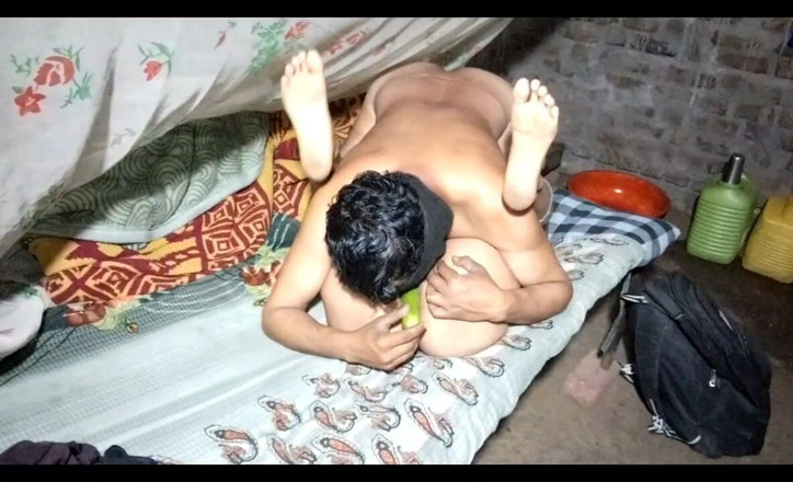 Kumari1996: 오늘 내 남친이 내 보지를 핥고 나는 그것을 즐겼다.