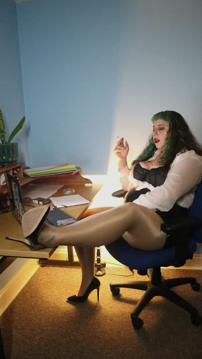 Goddess Kinx: Випускати.. Розчарування в офісі