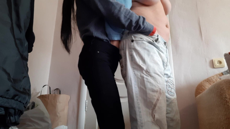Lesbian-illusion: Aku dan pacarku bersembunyi dari semua orang bahwa kami adalah...