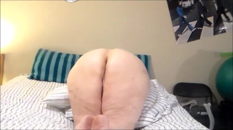 Assbody: Menyodok poundcake nenekmu