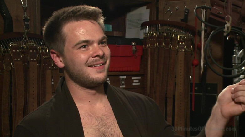30 Minutes of Torment: Semental heterosexual James Riker se como una muñeca de trapo
