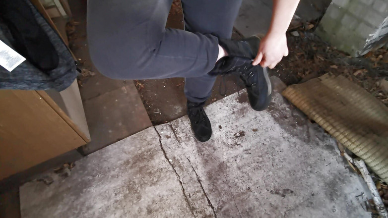 Bouncy Tits Action: Cul, chatte et fessée dans la vieille cabane de la...