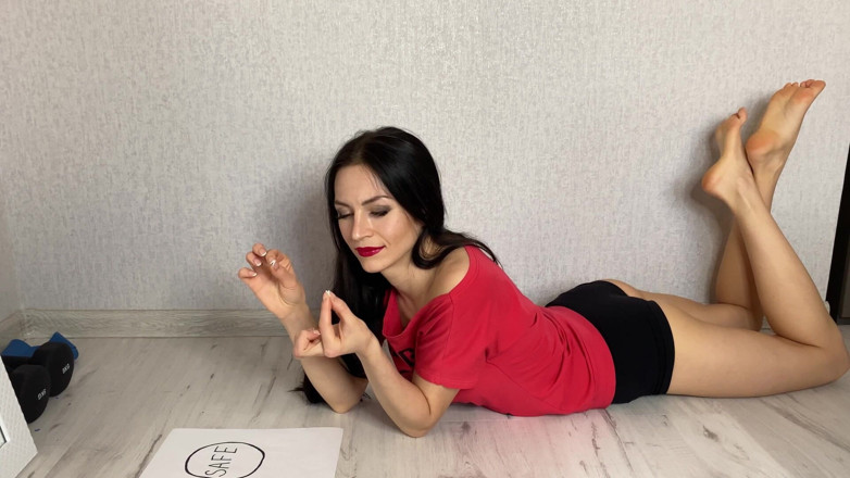Princess Monica: La gigantessa-executrix gioca con fintamente piccoli uomini