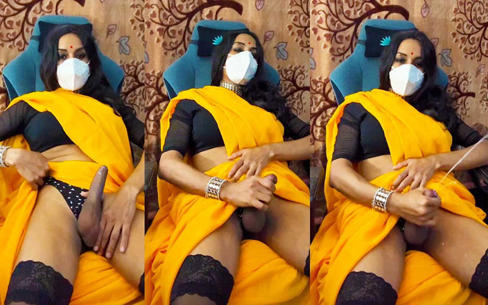 Anushka Crossy: Il travestito si masturba in Sari