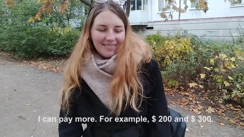 SweetAndFlow: Follada a una chica universitaria en la entrada