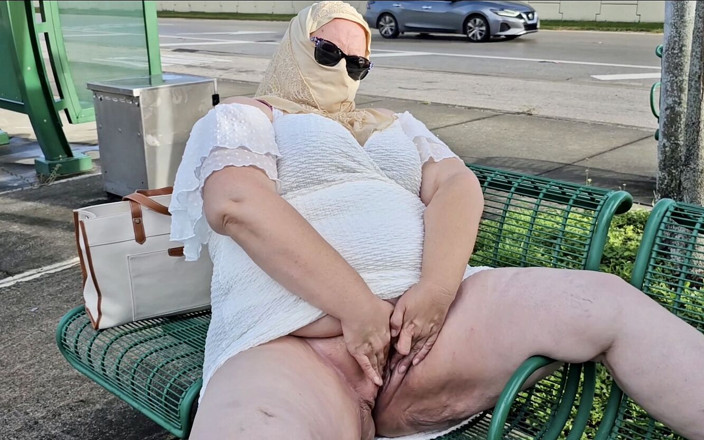 Jamdown26 Big Fat Ass BBW SSBBW Porn: Dojrzała hidżab muzułmańska milf masturbuje się publicznie na zewnątrz na...