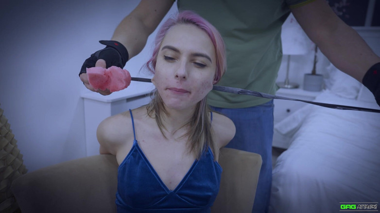 Gag Attack: Chloe Toy - la babysitter laccata dal datore di lavoro