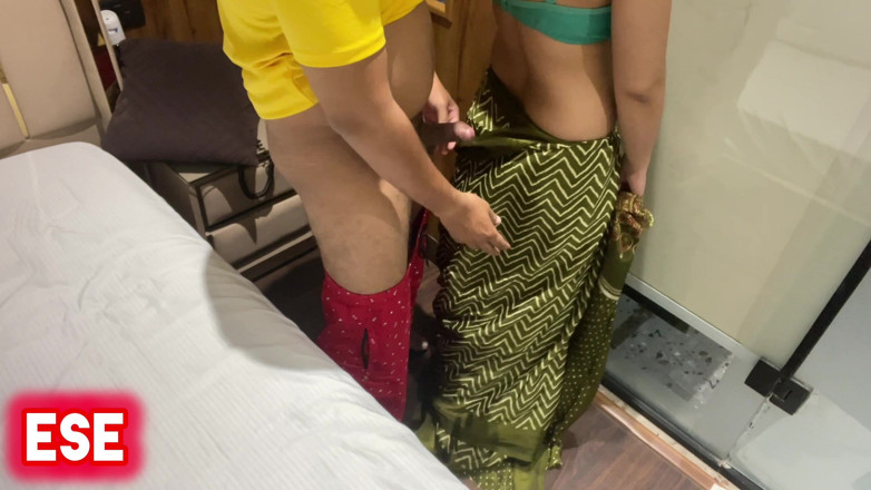 Sammy Sins: 공부하는 동안 학생을 따먹는 인도 교사