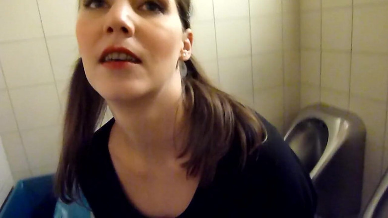 Viktoria Goo: Viktoria Goo - la reine de la pisse au camion