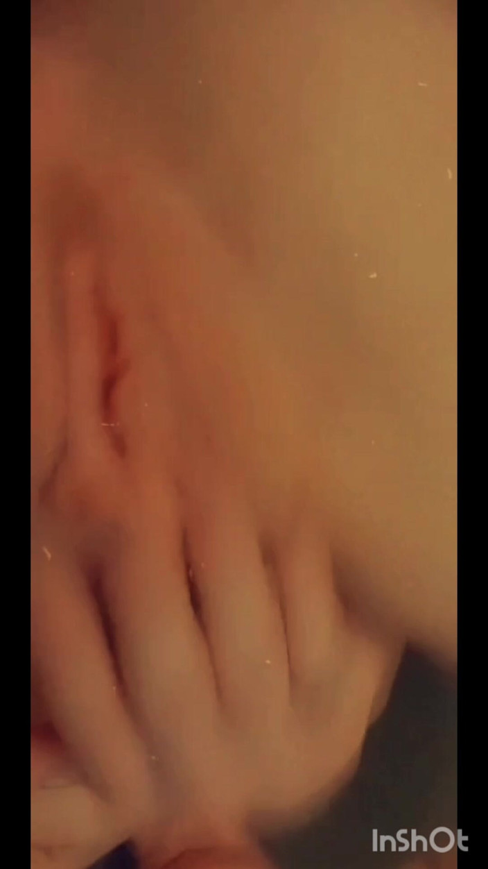 KinkyFade: Je joue avec ma chatte au cul étroit