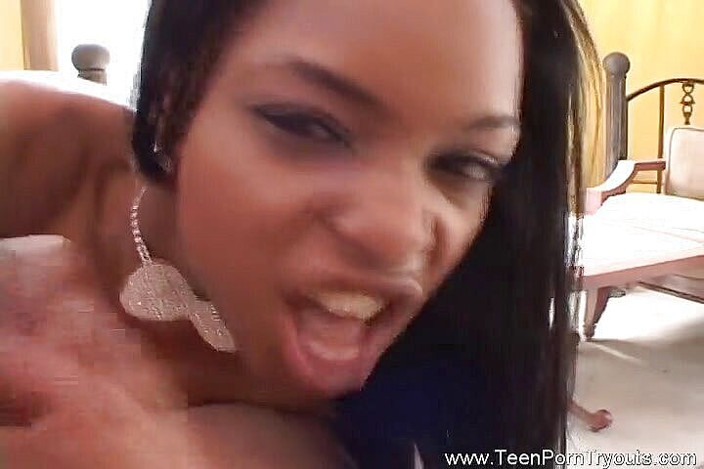 Teen Porn Tryouts: Ragazza ebano viene spruzzata sul viso in punto di vista