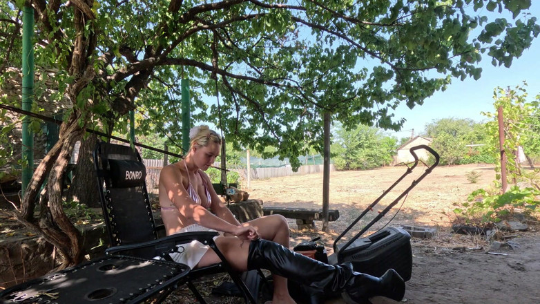 HotPrincessUA: Kren Dalam Platform Seksi Kasut Lawn Mower &amp; Kereta Wont Start