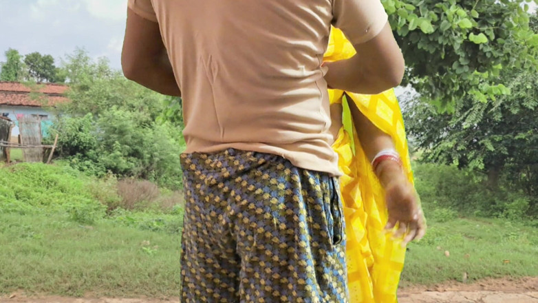Trilokinath: Pekerja muda desi India yang cantik dikongkek oleh pengurusnya di...