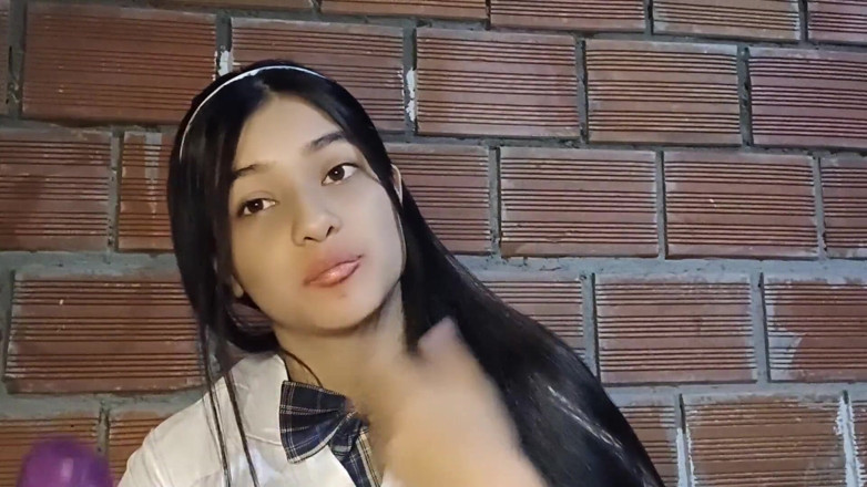 Yuli and tony: Gadis sekolah langsing 18 tahun dengan posisi yang berbeda!