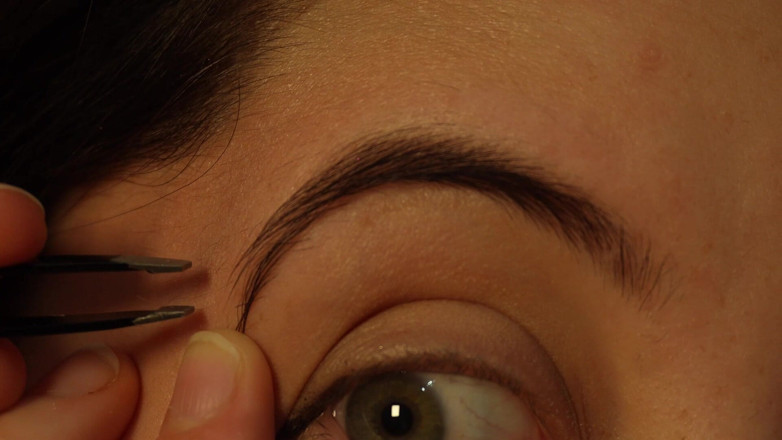 AmayaMori: Je vais me labourer les sourcils de près avec une...
