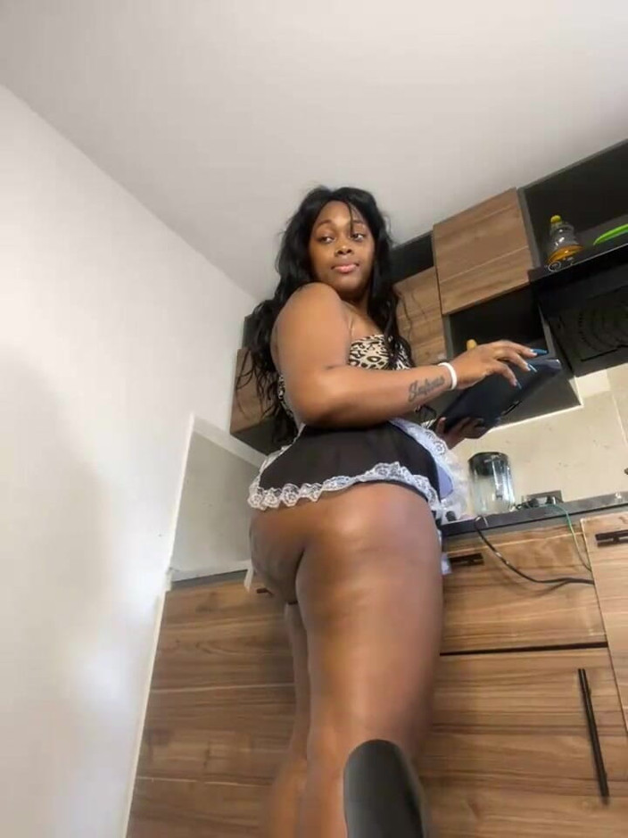 Lily Baudinx: 套弄我惊人的屁股，第1152集