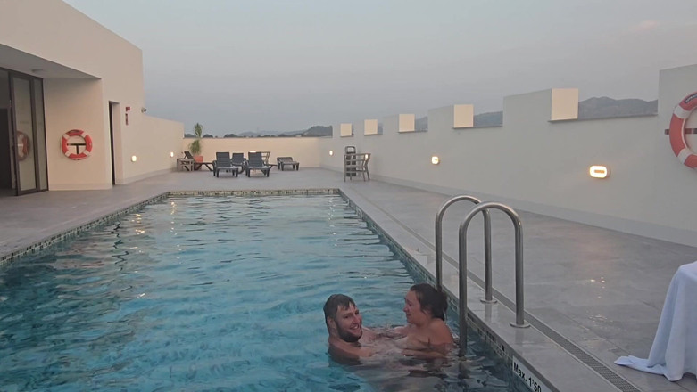 Jimbob Star Straight: Baise dans la piscine