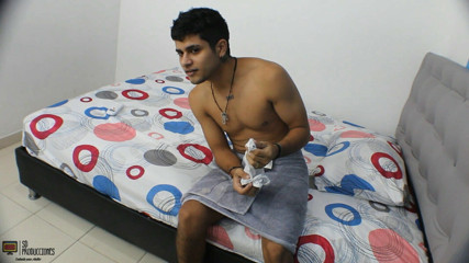 tommyy: Encontre meu meio-irmão se tocando com minha calcinha no meu...