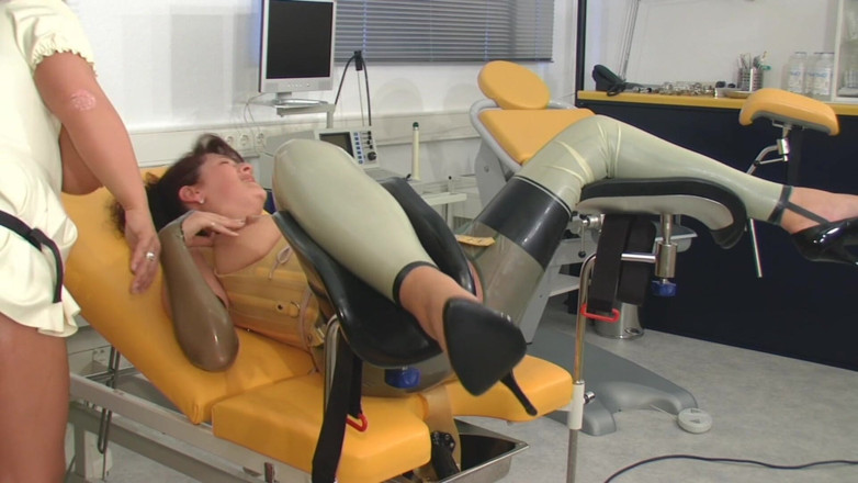 Rubber & Clinic Studio - 1ATOYS: Nhập vai trong phòng khám cao su lập dị