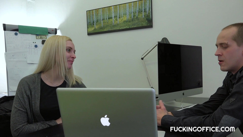 PornCZ: Si blonde Czech seksi mahukan hujung minggu