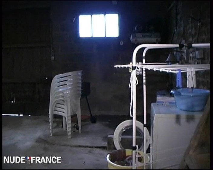 La France a Poil: Wanita ini dientot habis-habisan di setiap sudut rumah!