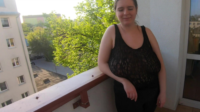 Lingerie Review: Försöker med genomskinliga blusar ocensurerade