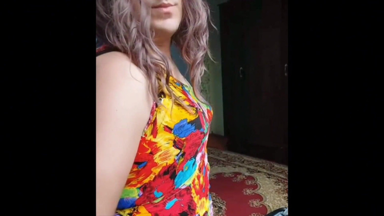 Kitty_Cross: Mamă sexy blondă în flowerfull Dress Hot booty Crossdresser Kitty Model...