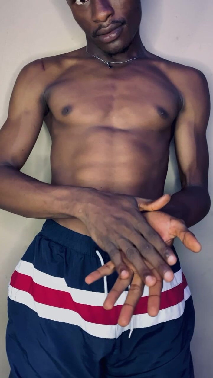 Stilesbhalifa1: Krásný černý pár ukazuje ruce pro fetiš