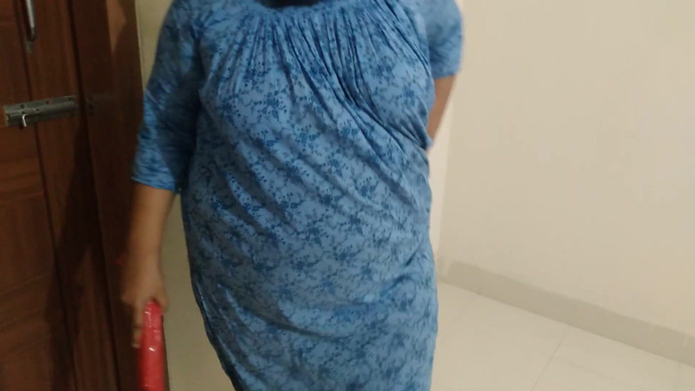 Aria Mia: Mi fotto la zia sexy pakistana musulmana con il culo...