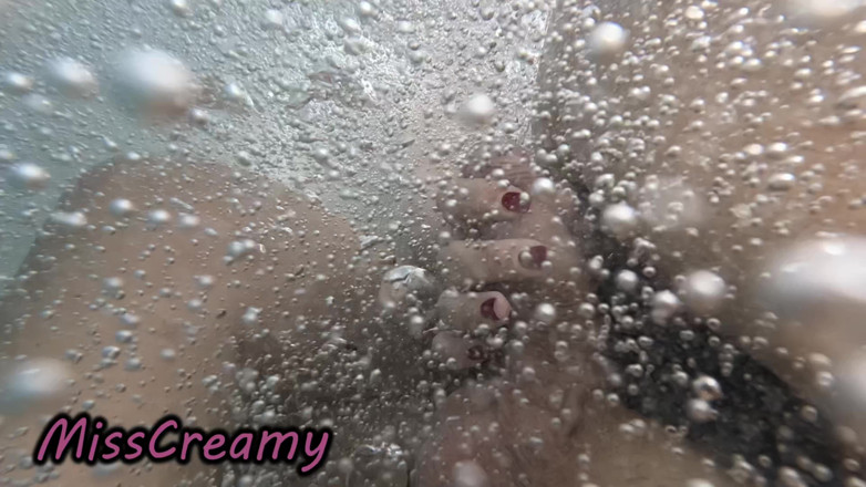 Miss Creamy: Veřejný bazén nevlastní sestra čůrák ukazuje riskantní honění dav sledování cumshot 4K