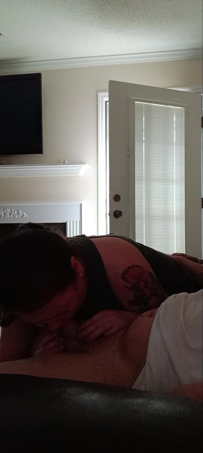 Southern Bell: Elle est tellement excitée en sachant que ses voisins peuvent...