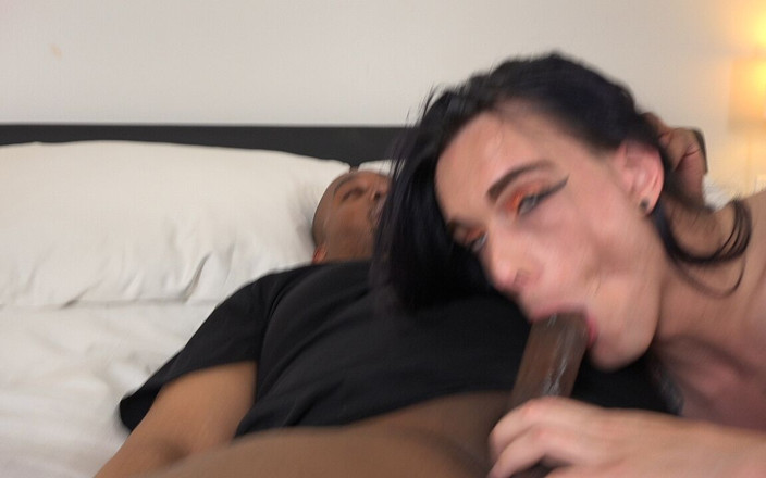 AngelWoodlawnXO: 彼女はチンポに飢えている
