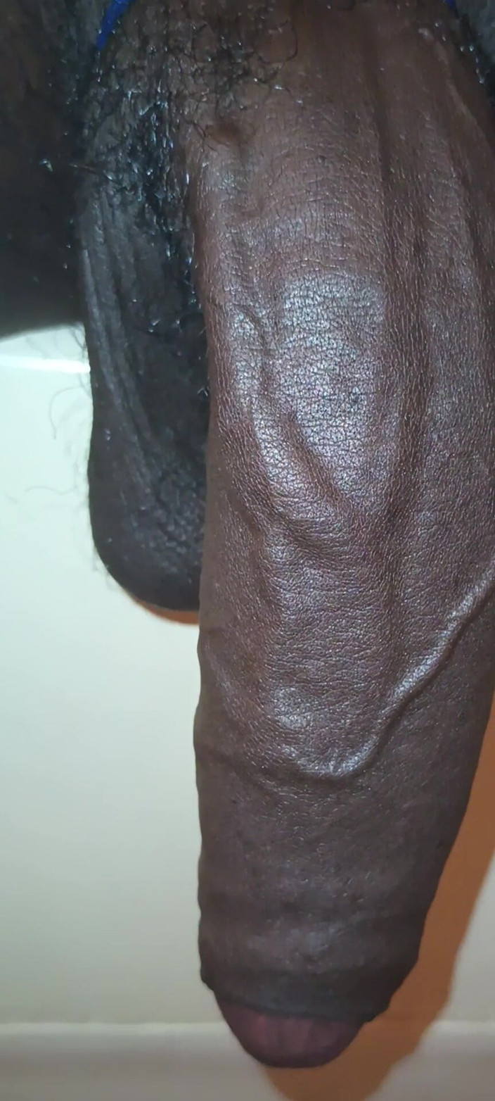 Chocolate Meat Stick: Cincin kontol besar pria kulit hitam yang belum disunat