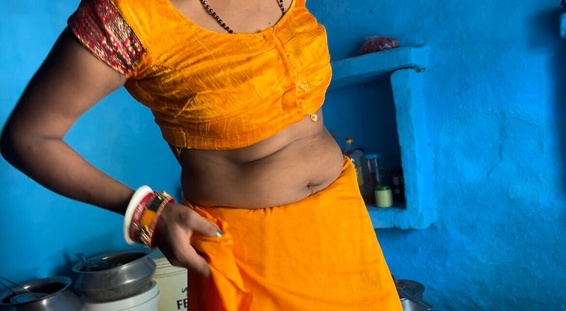 Desi Bhabhi 01: Bhabhi desi berkongkek dengan Hasband