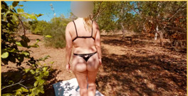 Wifey Does: ヌードヨガはとてもスリルがあります。肌に太陽を感じ、乳首にそよ風を感じるのは官能的でした。