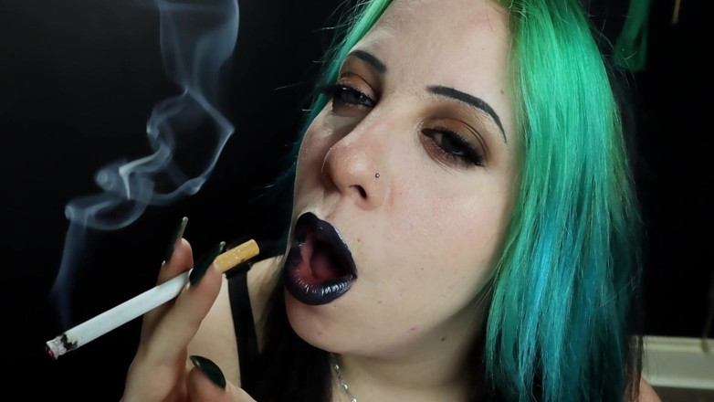 Goddess Kinx: Fixation orale - fumo e compilazione di rossetto