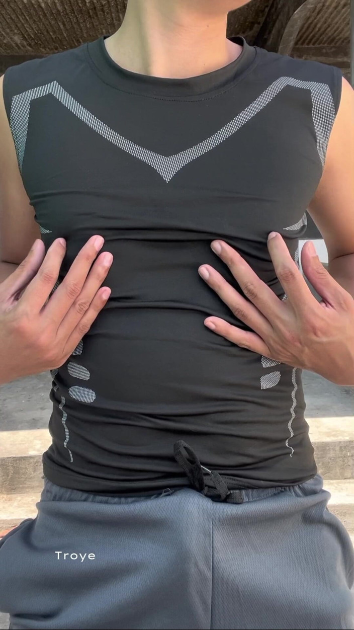 Troye_AsianPinoy: Cette Tenue De Sport Étroite Me Fait Beaucoup Jouir